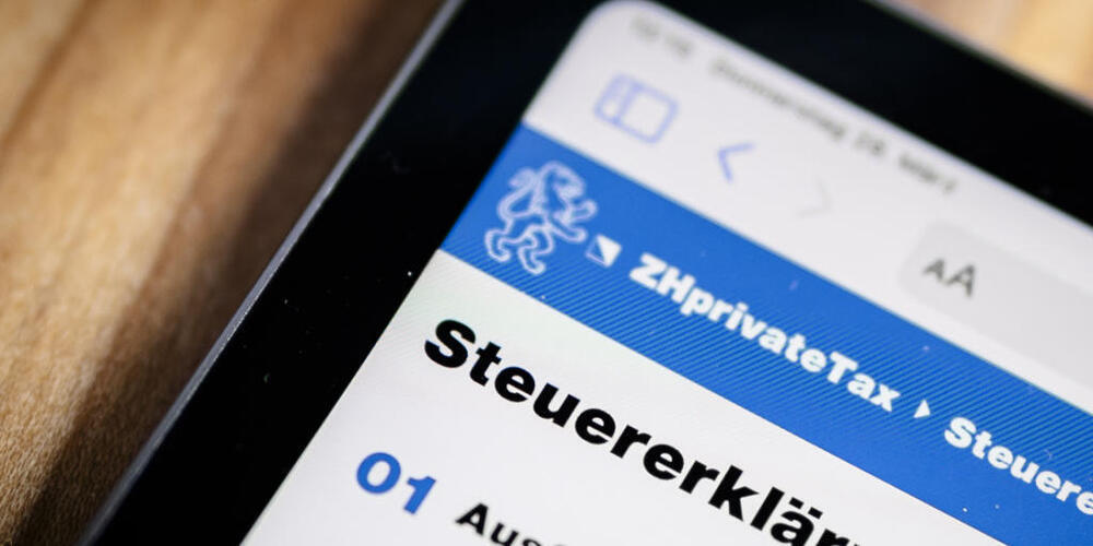 Der Zürcher Regierungsrat macht das frühzeitige Steuern zahlen weniger attraktiv. Ab 2026 gilt noch ein Vergütungszins von 0,75 Prozent. ((Symbolbild)