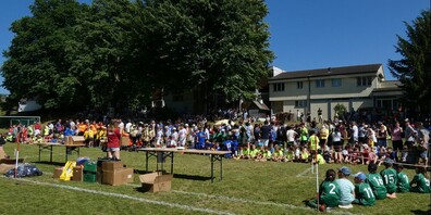 Nach engagierten Matches an der Gossauer Klassenfussballmeisterschaft warten die Teams gespannt auf die Rangverkündigung.