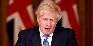 FILED - Nach einem Telefonat mit dem französischen Präsident Emmanuel Macron hofft der britische Premierminister Boris Johnson auf eine rasche Wiederaufnahme des Warenverkehrs mit dem Festland. Photo: Tolga Akmen/PA Wire/dpa