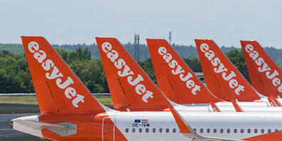 Es stehen schon viele Flugzeuge der Fluggesellschaft EasyJet am Boden. (Archivbild)