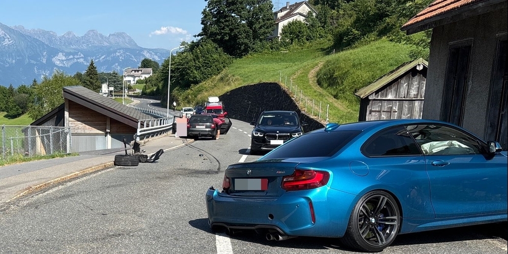 Beide Fahrzeuge mussten abgeschleppt werden.