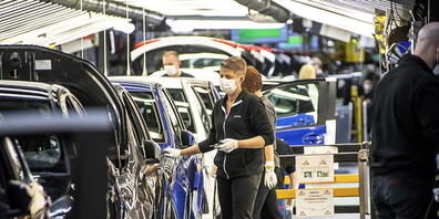 Gehen früher in die Werksferien: Toyota-Mitarbeiter in Frankreich. (Archivbild)