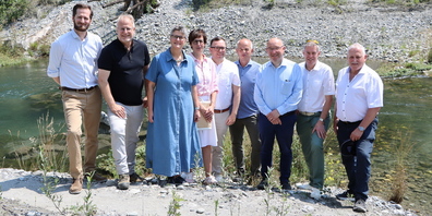 Freuen sich über das gelungene Revitalisierungsprojekt: Andreas Schwarz, Eduard Neuhaus, Susanne Haertler-Borer, Regierungsrätin Susanne Hartmann, Ralph Dietsche, Dominik Wäger, Regierungspräsident Beat Tinner, Harry Graf und Kantonsratspräsident Walter Freund.