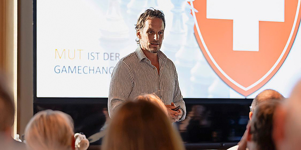 Patrick Fischer bei seiner Keynote in Maienfeld.