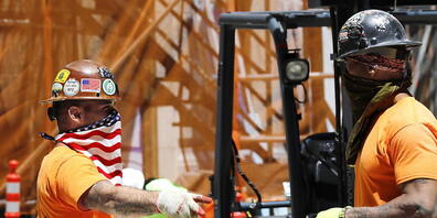 Die US-Wirtschaft hat sich im Sommer vom Corona-Einbruch im Frühjahr stark erholt. Auch auf den Baustellen in New York war mehr Betrieb als noch während des Lockdowns.(Archivbild)