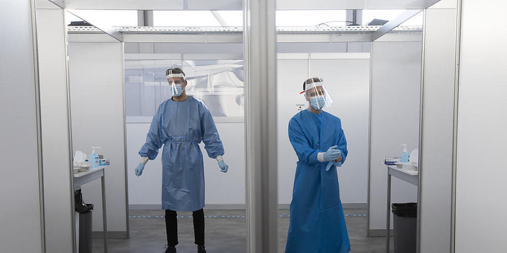 Angesichts dramatisch steigender Infektionszahlen haben die Niederlande den bisher härtesten Lockdown für ihr Land verhängt. Die strengen Maßnahmen sind am 15.12.2020 in Kraft getreten und sollen bis zum 19. Januar 2021 dauern. Foto: Peter Dejong/...