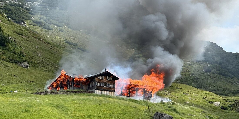 Ein Feuer hat am Montag die Murghütte (Alpgebäude) vollständig zerstört. 