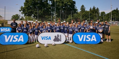 Die Teilnehmer des diesjährigen Fusion Camps am 21. und 22. Juni 2025 am Sportplatz Höngg unter Leitung von Coumba Sow und Meriame Terchoun.