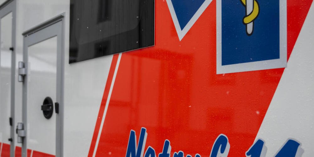 Ein 9-jähriger Bub wurde am Montag in Neuhausen SH auf einem Fussgängerstreifen von einem Auto erfasst. Er wurde verletzt ins Spital gebracht. (Symbolbild)
