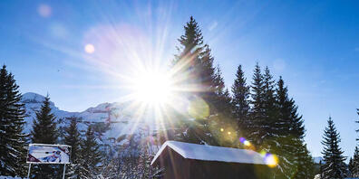Auch weit abgelegene Ferienhäuser sind diesen Winter sehr begehrt. Manche Feriengäste verlagern sogar ihr Homeoffice ins Ferienhaus. (Symbolbild)