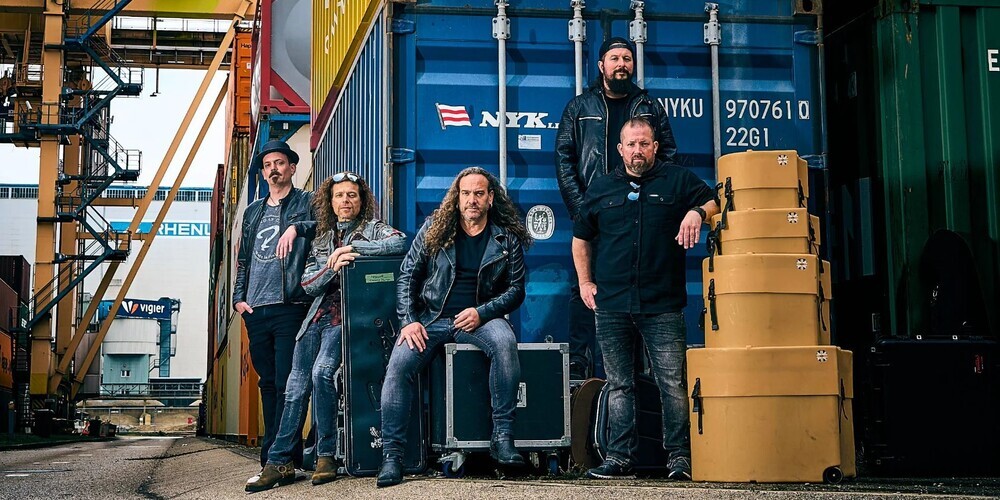 Damian Caluzi (Bass), Dennis Mungo (Gitarre), Thomas Graf (Gesang), Marco Gassner (Gitarre) und Marius Matt (Schlagzeug)