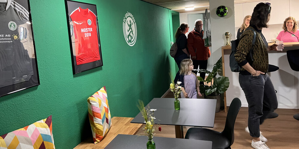 Das neue Clubhaus des FC Grüningen stösst auf Begeisterung bei den Mitgliedern.