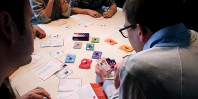 Besprechen die Finanzierungsmöglichkeiten für ihr Spiel: v.l. Lea, Kornel und Sina Duot.