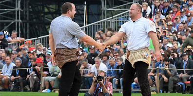 Philipp Schuler (rechts) beim ersten Gang gegen Stephan Studinger am Eidgenössischen Schwingfest 2019 in Zug. (Bild: Albert René Kolb)