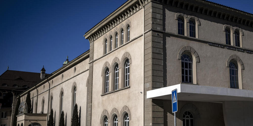 Das Grossratsgebäude des Kanton Graubünden. Dort wird im August über mögliche Steuerentlastungen entschieden. (Archivaufnahme)