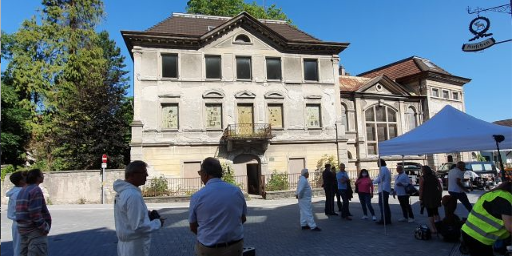 Die Dreharbeiten fanden auch in der wunderschönen, aber vollkommen verwahrlosten «Rosenthal-Villa», einem mondänen Jugendstilbau, statt (Bild: Stadt Hohenems)