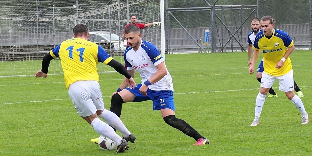 Ahmet Cetinkaya (rechts) soll in der neuen Saison das Mittelfeldzentrum der Polverino-Elf verstärken. 