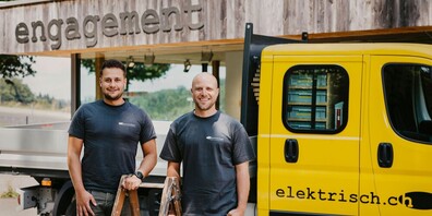 Beratung, Planung und Installation von Batteriespeicher-Lösungen von Burtscher Elektro- und Gebäudetechnik AG, Flawil: Die Firmeninhaber Pascal Hengartner (Geschäftsführer) und Jonas Hollenstein (Leiter Photovoltaik). 