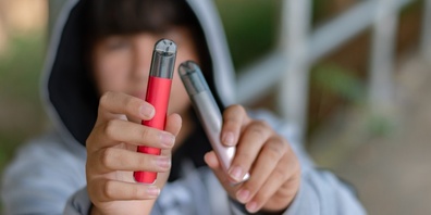 Das neue Gesetz verschärft den Schutz von Jugendlichen vor Tabak- und E-Zigaretten-Konsum.