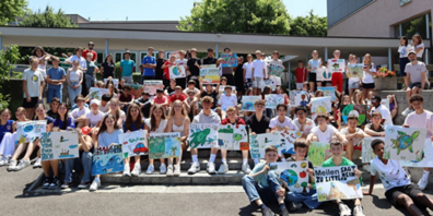 120 Schülerinnen und Schüler gestalten kunstvolle Plakate für die Abfalleimer in Meilen.