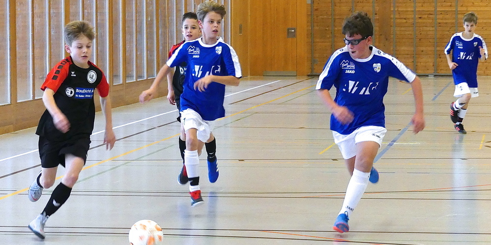 Nächstes Jahr auf Kunstrasen: die Hallenjuniorenturnier in der Aegetenhalle (Bilder: Archiv Ulrike Huber)