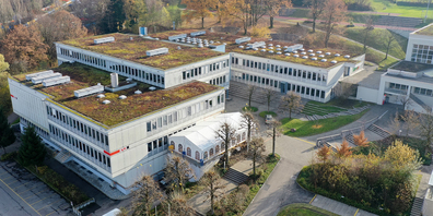 Eine Umfrage unter Mittelschulen des Kantons Schwyz, darunter die KSA in Pfäffikon und Nuolen, hat ergeben, dass die meisten Mittelschulen das Schulgeld von 700 Franken nicht senken will.