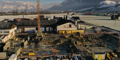 Der Bau des Energiezentrums Ausserschwyz in Galgenen macht täglich Fortschritte.