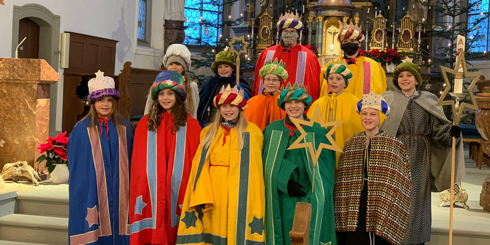 Die Feusisberger Sternsinger trafen sich vor dem Aussenden in der Pfarrkirche. 