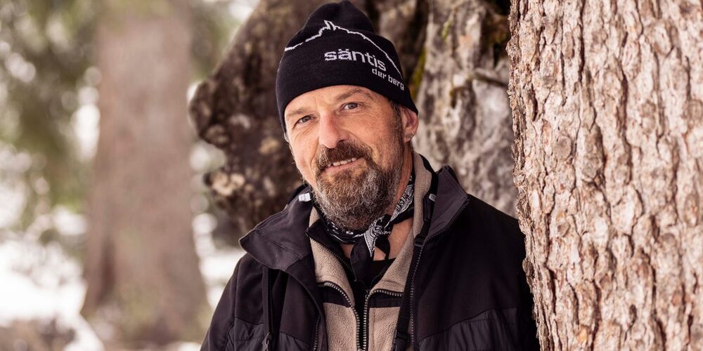 Ranger Simon Meier führt durch das Programm