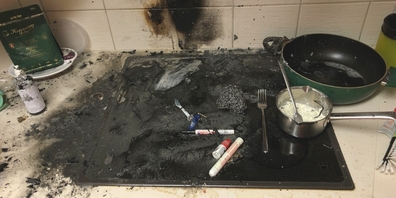 Der Brand wurde von der Bewohnerin entdeckt und notdürftig gelöscht.