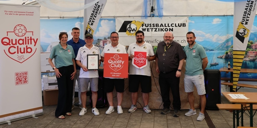 V.l.n.r.: Bildlegende: Nicole Julen, SFV Quality Club, Jürg Hintermeister, FVRZ Vereinsentwicklung, Stefan Gautschi, Massimo Angelone und Roman Brechbühl vom FCW, Stadtpräsident Pascal Bassu und Marco Keck vom SFV Quality Club.