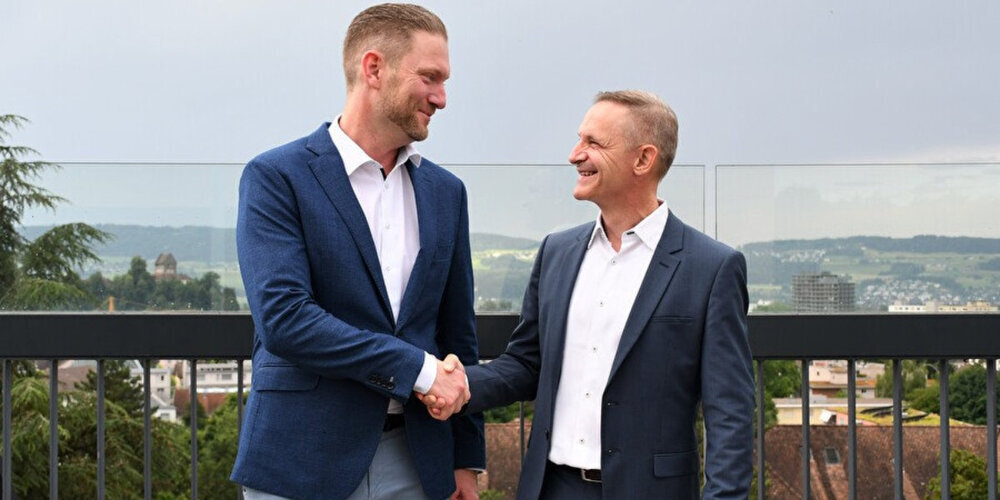 Patrick Döbelin, Gesamtleiter Heime Uster (links) und Martin Werthmüller, CEO Spital Uster freuen sich auf die verstärkte Zusammenarbeit.