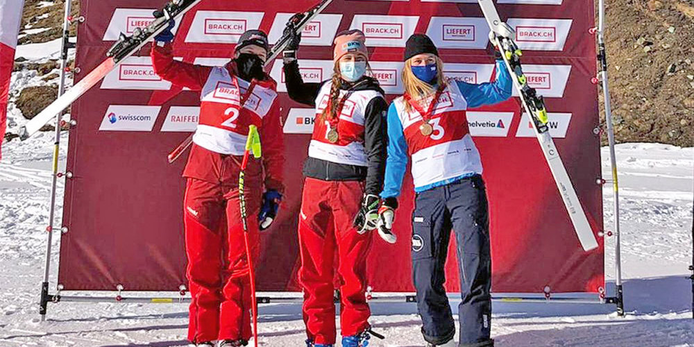 Luana Flütsch an den SM zuoberst auf dem Podest.