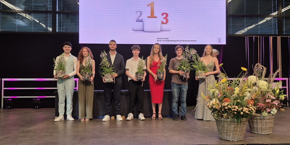 Von links: Cicchino Leandro, Ladalardo Lielle Laura, Bischof Marco, Büchel Dominik Dario, Braun Nicita, Breitenmoser Sascha Pierre, Aurich Ida Luise