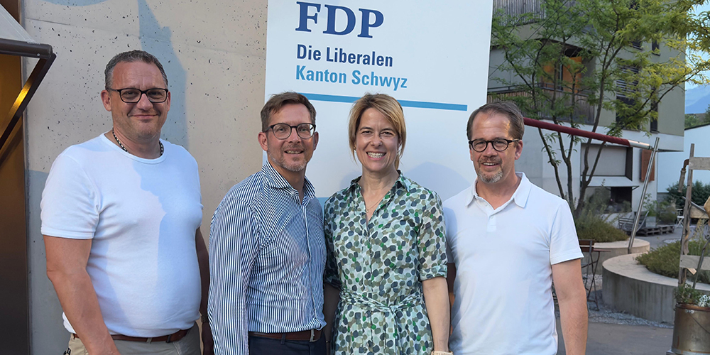 Daniel Lang (Präsident FDP Schübelbach), Nationalrat Heinz Theiler, Ständerätin Petra Gössi, Kantonsrat Roger Züger (Siebnen).