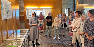 Schwester Rebekka Breitenmoser führte den Kunstverein in die Geschichte des Klosters Ingenbohl ein.