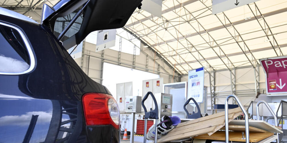 Noch nutzt die Stadt Zürich dem temoprären Recyclinghof Looächer in Affoltern. Ab 2027 soll eine neuer in Altstetten bereit stehen. (Archivbild)