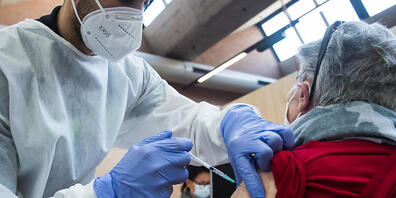 Mehr Menschen als noch im Herbst sind bereit, sich sofort gegen Covid-19 impfen zu lassen, wenn sie die Möglichkeit dazu haben. (Themenbild)