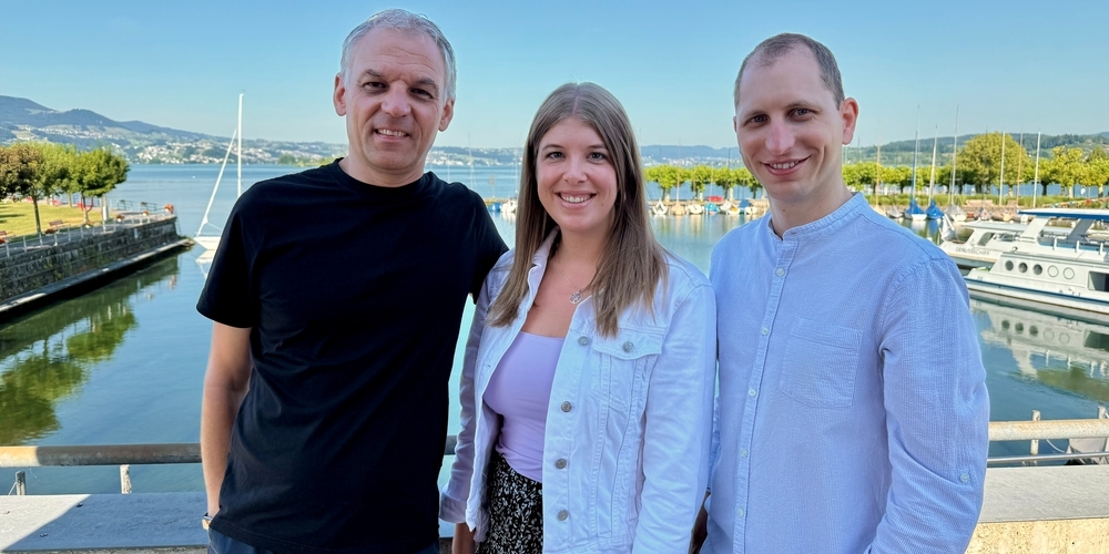 Erich Vogt, Geschäftsführer (l.), Vera Trachsel, Projektleiterin (Mitte), und Stefan Näf, Projektleiter (r.), bilden die operative Leitung des Seenachtfest Rapperswil-Jona 2026.