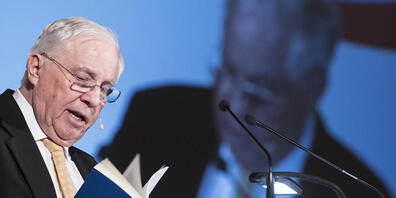 Christoph Blocher als Redner an einer früheren Austragung der Albisgüetli-Tagung. Dieses Jahr musste der alt Bundesrat der SVP aufgrund der Corona-Pandemie auf Publikum vor Ort verzichten. (Archivbild)