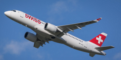 Fast jedes zweite Flugzeug startete im Sommer 2025 verspätet, doch die durchschnittliche Wartezeit hat sich im Vergleich zum Vorjahr deutlich reduziert.