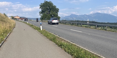 Auf der Rickenstrasse in St.Gallenkappel kam es zu einer Streifkollision zwischen einem Auto und mutmasslich einem roten Ford Focus, der weiterfuhr.