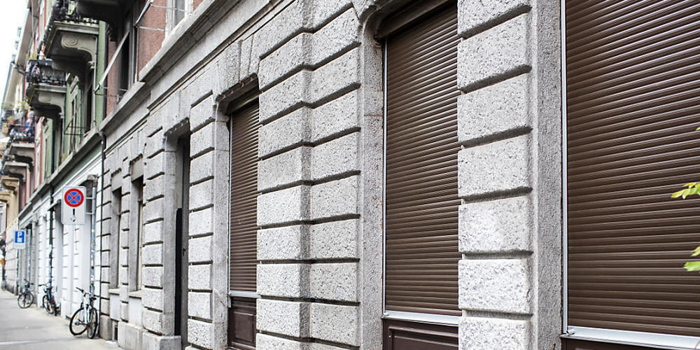 Läden unten: Wie im Frühjahr dürfen Geschäfte mit Waren, die nicht zum täglichen Bedarf gehören, nicht öffnen. (Archivbild)