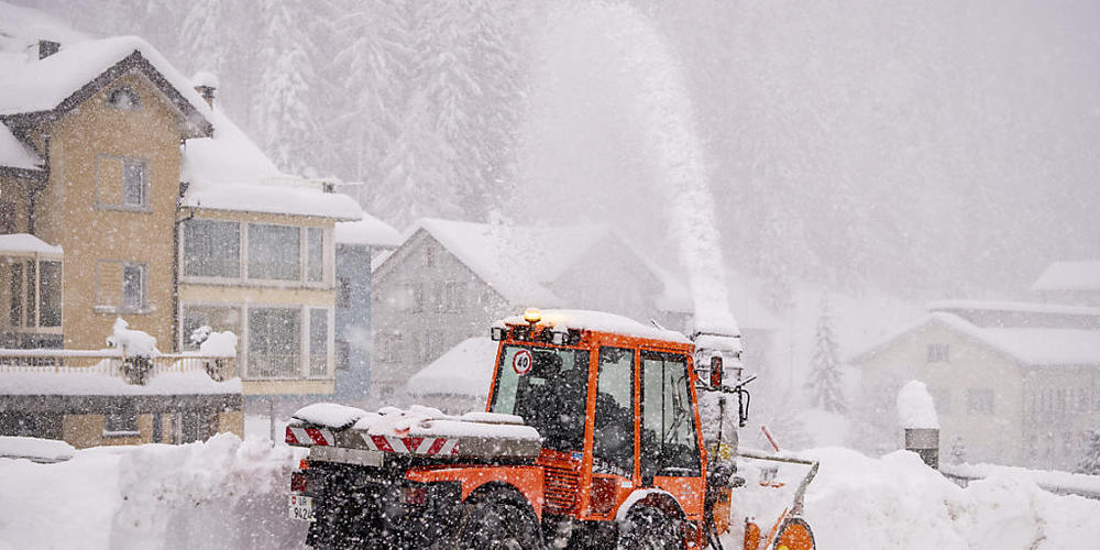 Nach den starken Schneefällen bläst ab Mittwoch der Föhn in den Alpentälern kräftig.