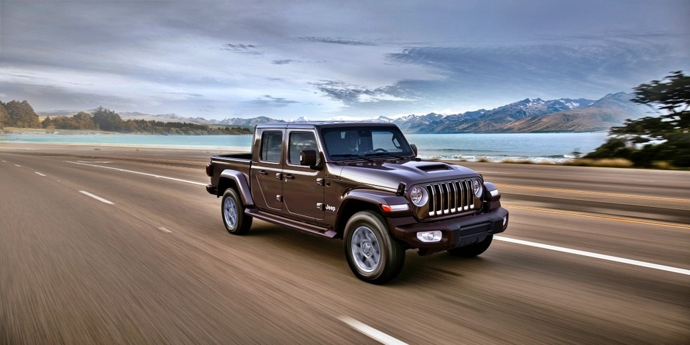 Mit dem neuen Jeep Gladiator ist von sofort an der erste Pickup der Marke seit fast drei Jahrzehnten bei den Jeep-Händlern bestellbar.