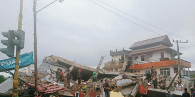 Bei einem Erdbeben der Stärke 6,2 sind auf der indonesischen Insel Sulawesi mehrere Menschen ums Leben gekommen. Foto: Rudy Akdyaksyah/AP/dpa