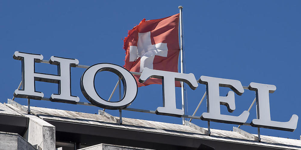 Im Monat November haben in den Schweizer Hotels erneut deutlich weniger Gäste eingecheckt als im Vorjahr. Gegenüber dem Vorjahr brachen die Übernachtungen in dem Monat um rund 57 Prozent auf 890'000 ein. (Archivbild)