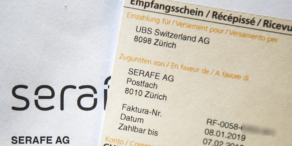 Die Gebührenstelle Serafe zieht den Haushalten bis Ende Jahr 50 Franken von der Gebührenrechnung ab. (Archivbild)