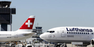 Die Lufthansa-Gruppe verschärft auf Flügen von und nach Deutschland die Maskenpflichten. Neu müssen Passagiere und Crewmitglieder entweder eine OP-Maske oder eine FFP2-Maske tragen.(Archivbild)