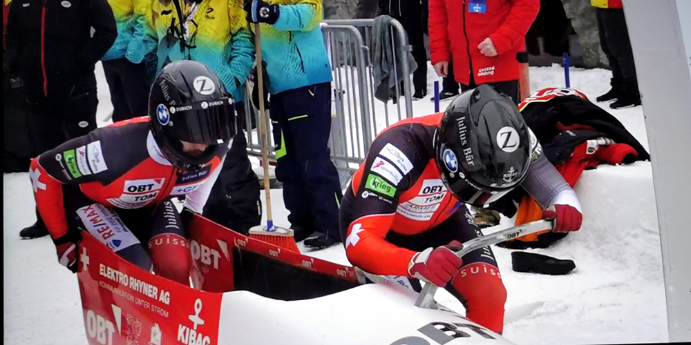 Michael Vogt und Anschieber Sandro Michel gewinnen an der Junioren-WM Silber. (Bild: Keystone)